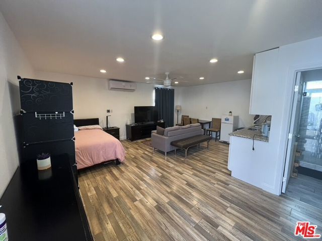22602 Hatteras Street B, Woodland Hills (los Angeles), CA 91367