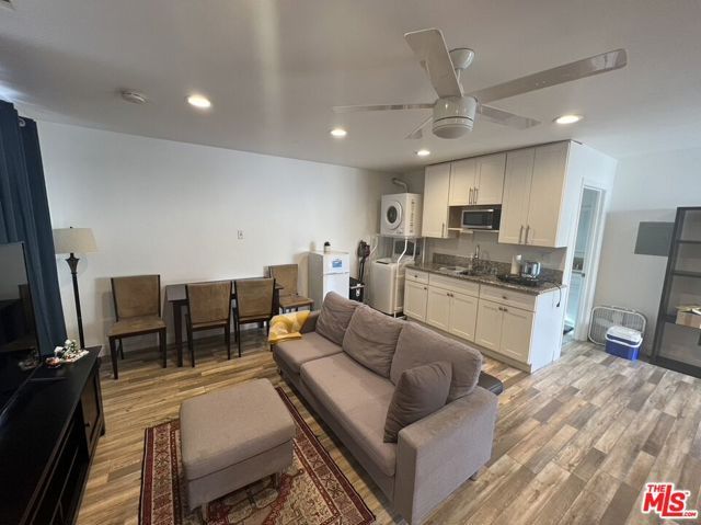 22602 Hatteras Street B, Woodland Hills (los Angeles), CA 91367