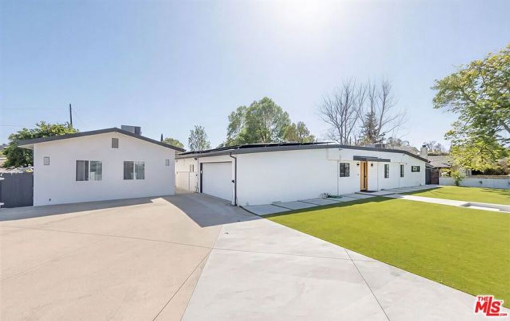 22602 Hatteras Street B, Woodland Hills (los Angeles), CA 91367