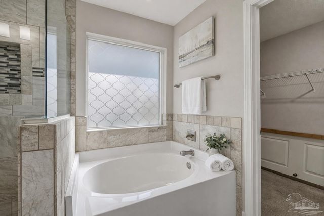 6898 Loysburg St, Navarre, FL 32566