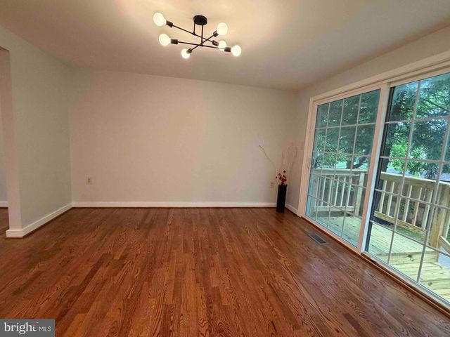 2283 DOSINIA CT, Reston, VA 20191
