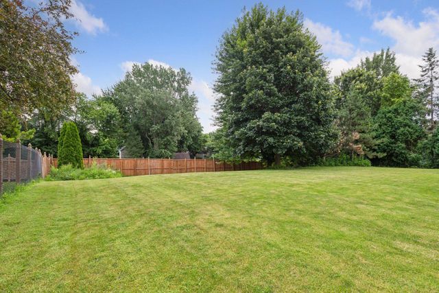 8688 Vagabond Lane N, Maple Grove, MN 55311