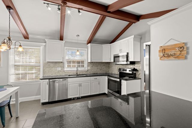 104 Tyvola Drive, Summerville, SC 29485