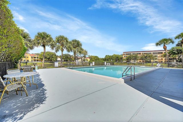 8592 W Sunrise Boulevard Unit 206, Plantation, FL 33322