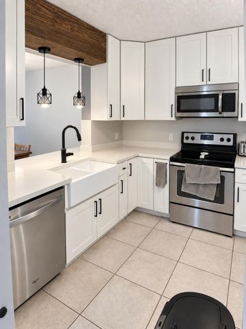 8592 W Sunrise Boulevard Unit 206, Plantation, FL 33322