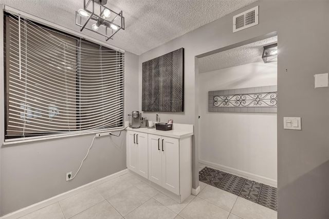 8592 W Sunrise Boulevard Unit 206, Plantation, FL 33322