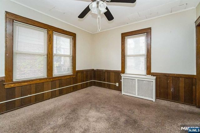 424 E 4th Avenue, Roselle, NJ 07203