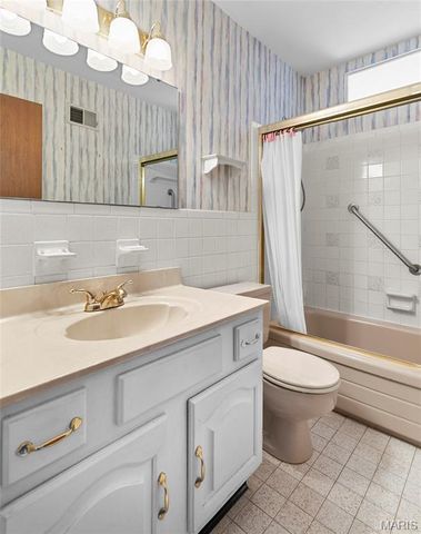 3700 Andora Place, St Louis, MO 63125