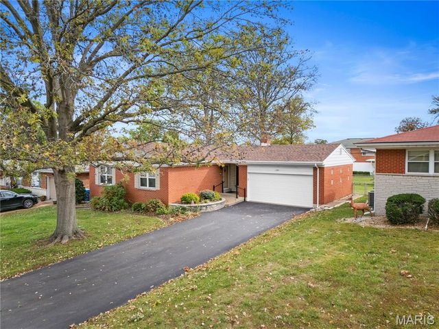 3700 Andora Place, St Louis, MO 63125