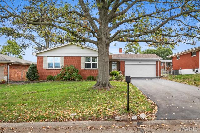 3700 Andora Place, St Louis, MO 63125