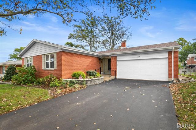 3700 Andora Place, St Louis, MO 63125