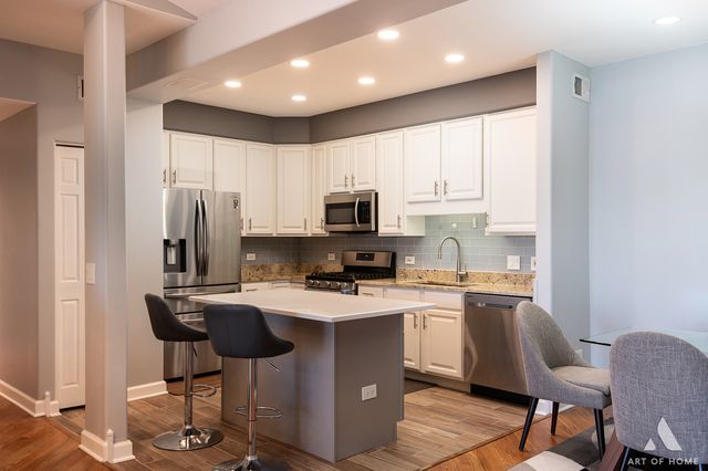 1705 Pavilion Way 503, Park Ridge, IL 60068