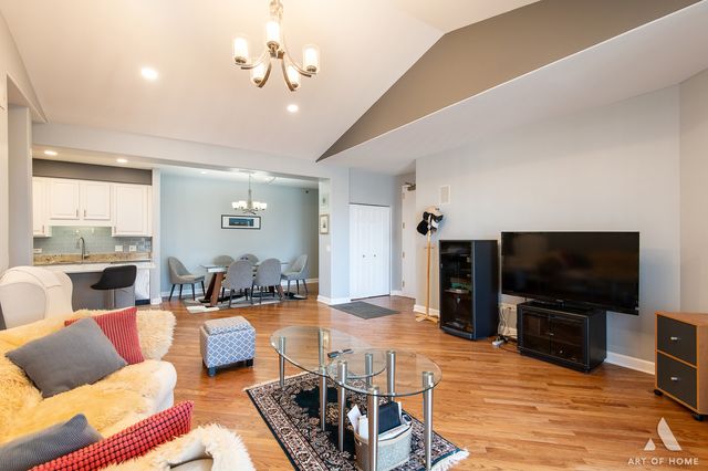 1705 Pavilion Way 503, Park Ridge, IL 60068