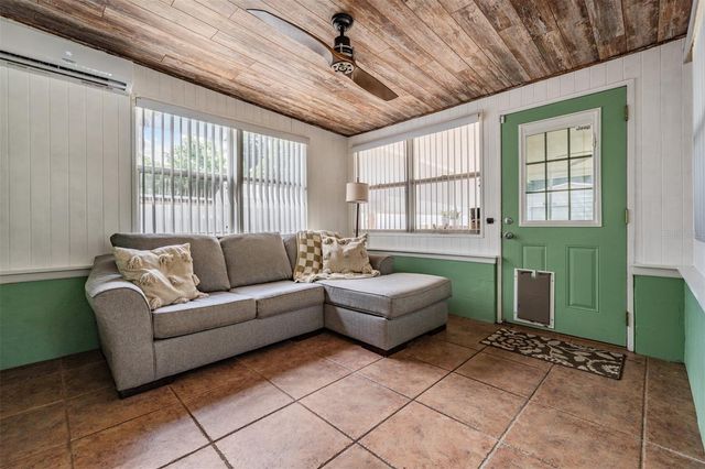 127 CONNIE AVENUE, Tampa, FL 33613