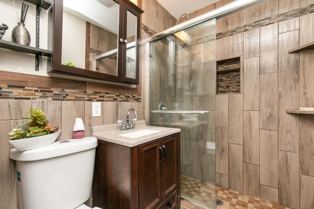 2930 E Jefferson Avenue, Des Moines, IA 50317