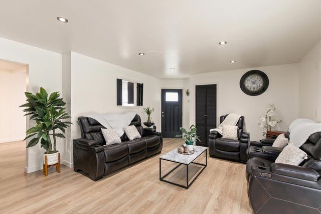 2930 E Jefferson Avenue, Des Moines, IA 50317