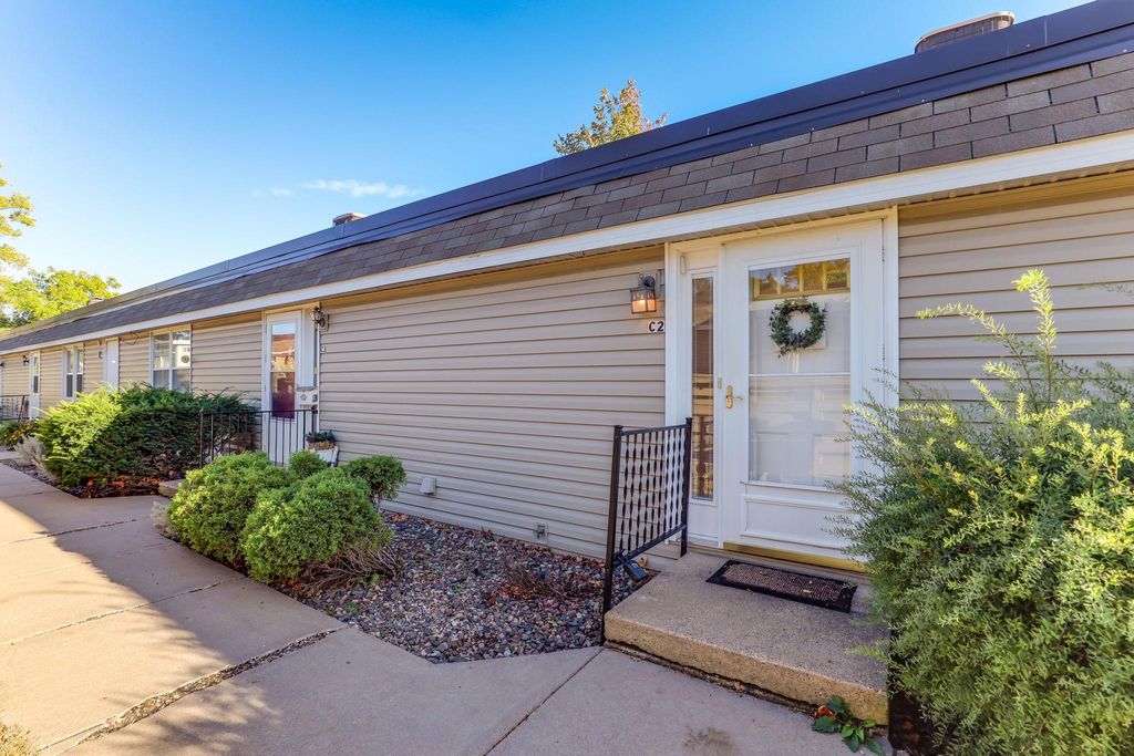 6061 Paris Avenue N 2C, Stillwater, MN 55082 — exterior