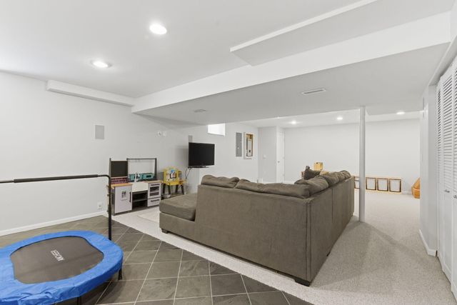 401 Krinbill Lane, Crown Point, IN 46307