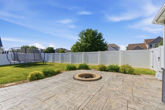 401 Krinbill Lane, Crown Point, IN 46307