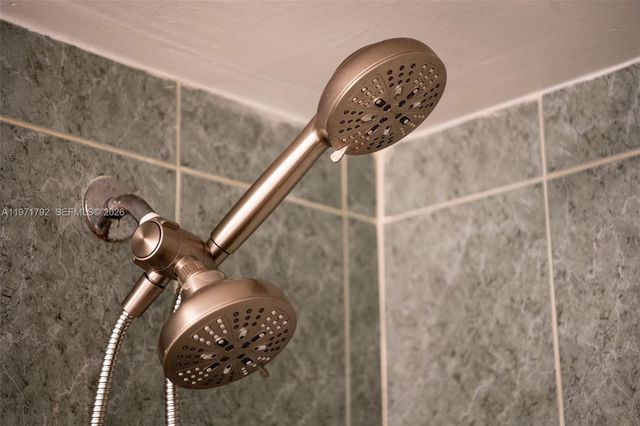 8421 NW 8th St 203, Miami, FL 33126