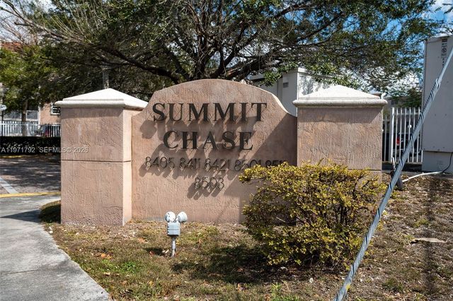 8421 NW 8th St 203, Miami, FL 33126