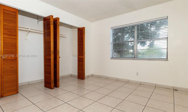 8421 NW 8th St 203, Miami, FL 33126