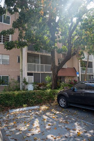 8421 NW 8th St 203, Miami, FL 33126