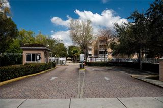 8421 NW 8th St 203, Miami, FL 33126