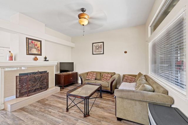 6 Coles Point Ct, Sacramento, CA 95823