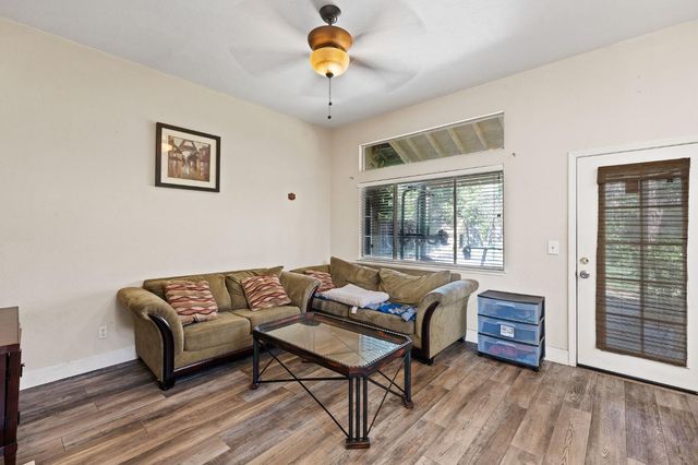 6 Coles Point Ct, Sacramento, CA 95823