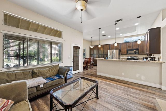 6 Coles Point Ct, Sacramento, CA 95823