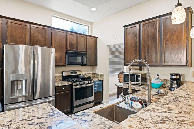 6 Coles Point Ct, Sacramento, CA 95823