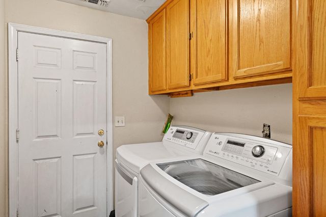 6 Coles Point Ct, Sacramento, CA 95823