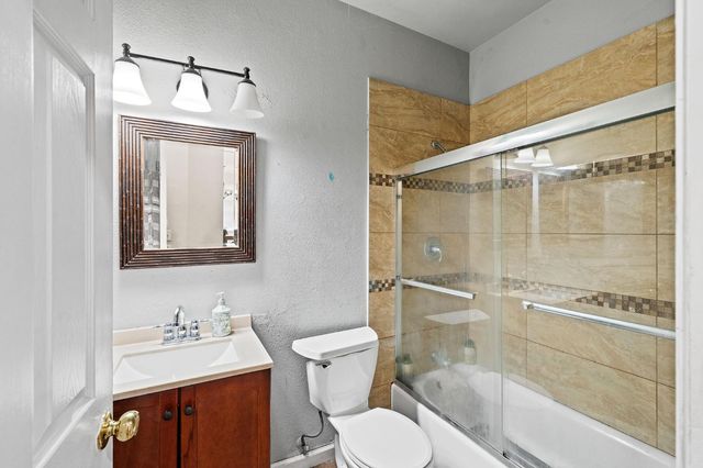 6 Coles Point Ct, Sacramento, CA 95823