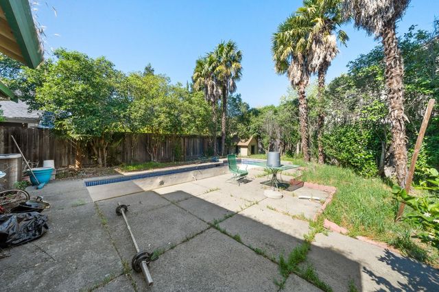 6 Coles Point Ct, Sacramento, CA 95823