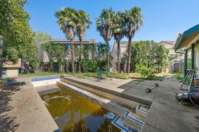 6 Coles Point Ct, Sacramento, CA 95823