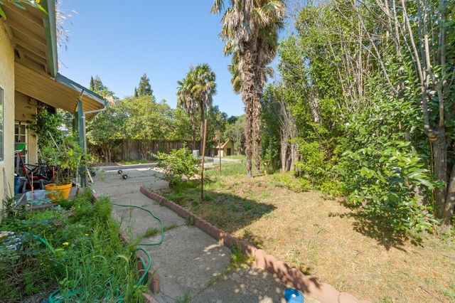 6 Coles Point Ct, Sacramento, CA 95823