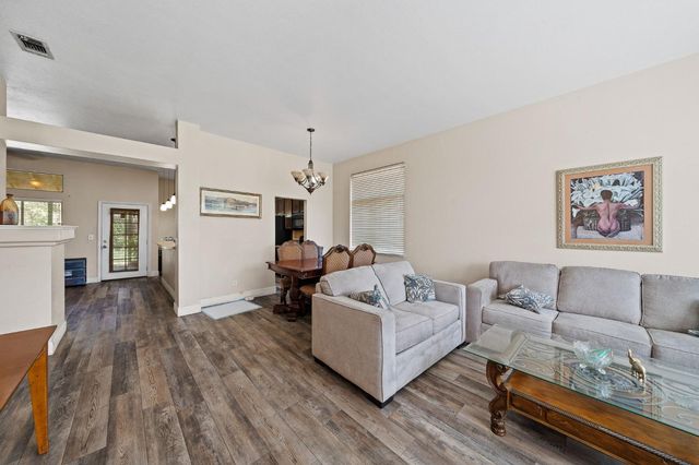 6 Coles Point Ct, Sacramento, CA 95823