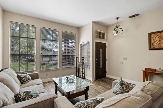 6 Coles Point Ct, Sacramento, CA 95823