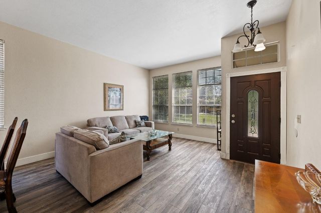 6 Coles Point Ct, Sacramento, CA 95823