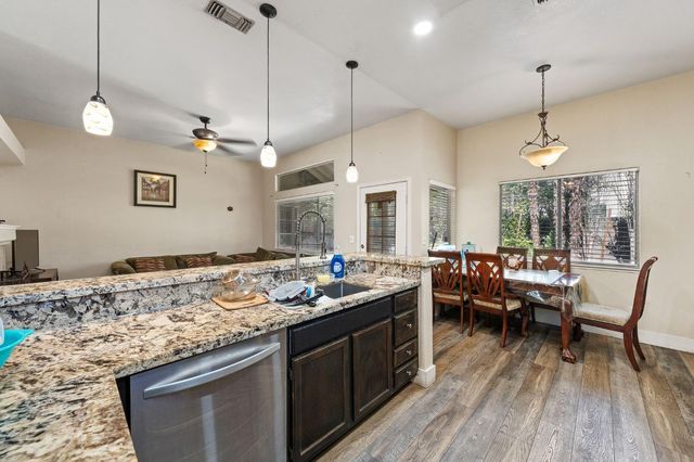 6 Coles Point Ct, Sacramento, CA 95823