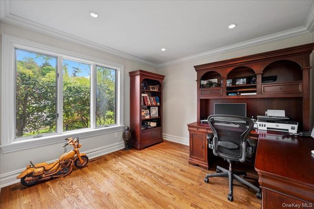 8 Far Hill Lane, Pleasantville, NY 10570