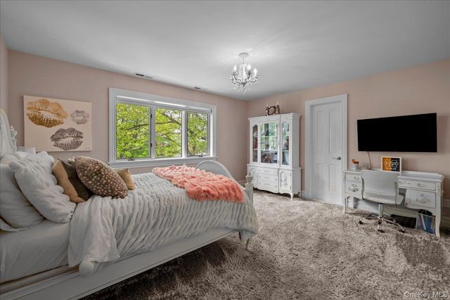 8 Far Hill Lane, Pleasantville, NY 10570