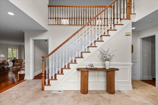 8 Far Hill Lane, Pleasantville, NY 10570