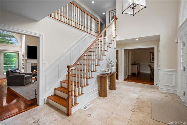 8 Far Hill Lane, Pleasantville, NY 10570