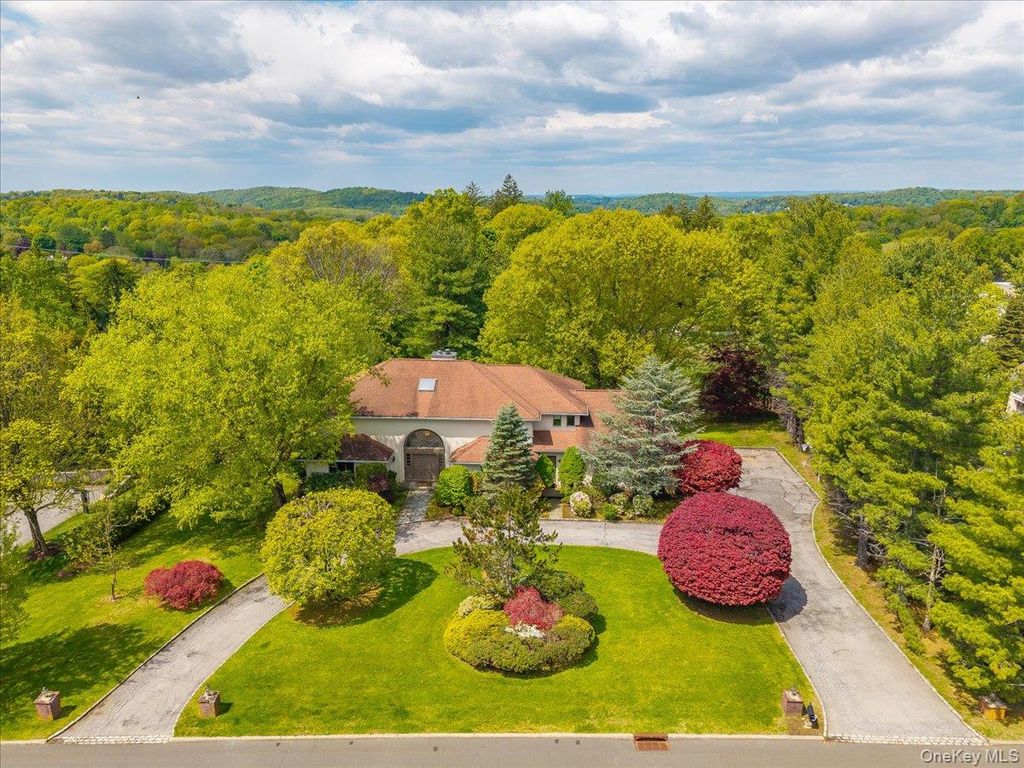 8 Far Hill Lane, Pleasantville, NY 10570