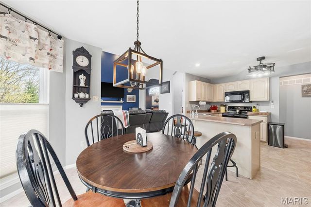 425 Roosevelt Woods Court, Fenton, MO 63026