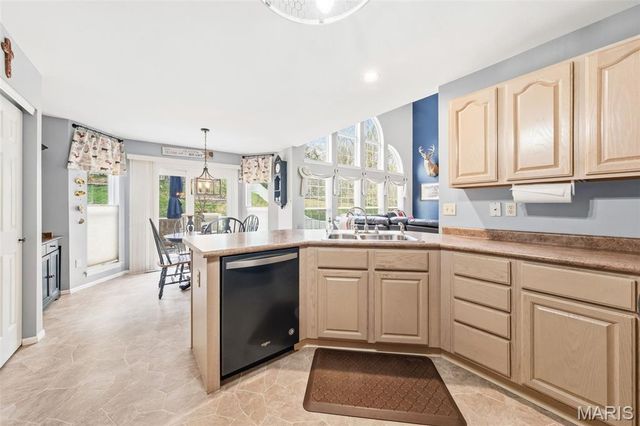 425 Roosevelt Woods Court, Fenton, MO 63026