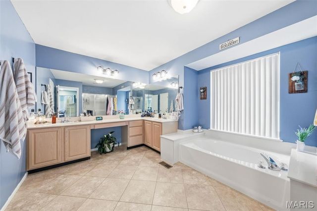 425 Roosevelt Woods Court, Fenton, MO 63026