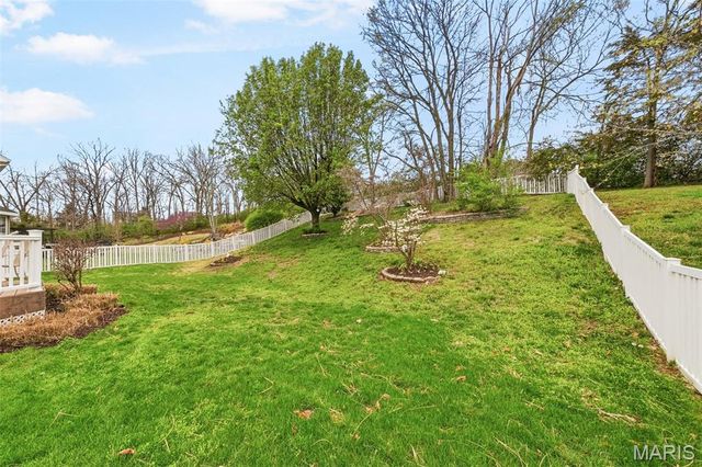 425 Roosevelt Woods Court, Fenton, MO 63026